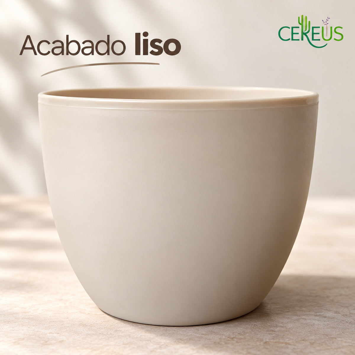 Macetero crema de plástico rígido · 20 × 16 cm