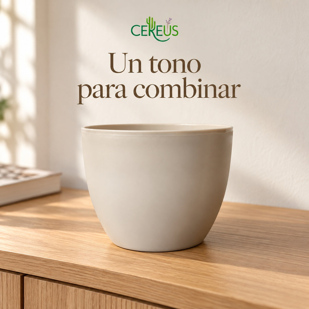 Macetero crema de plástico rígido · 20 × 16 cm